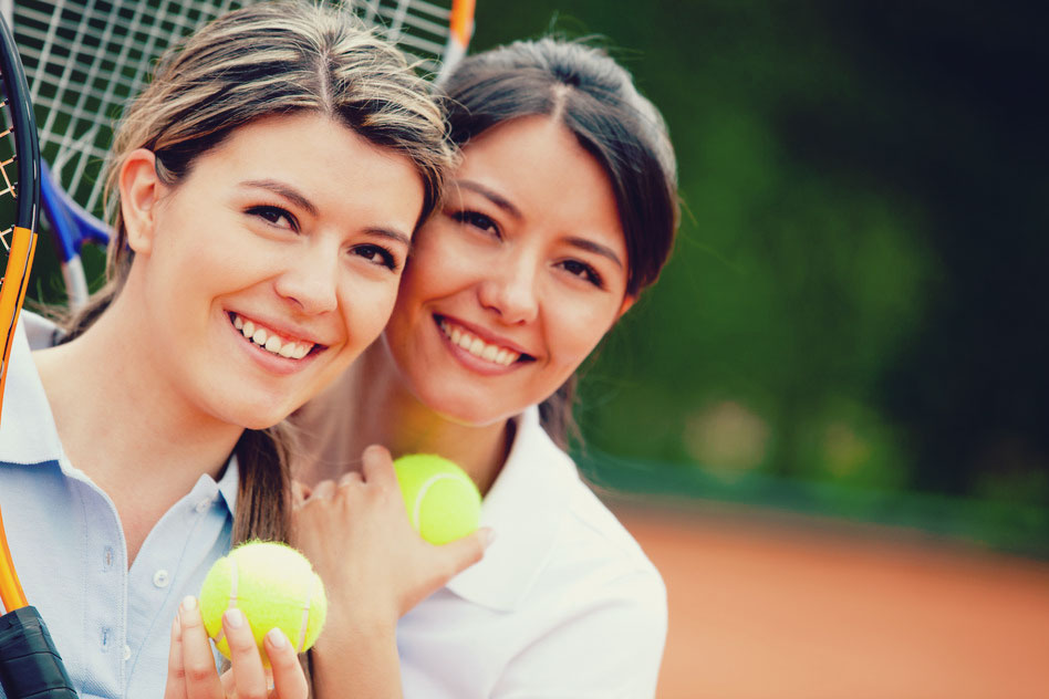photodune-1768971-women-playing-tennis-s